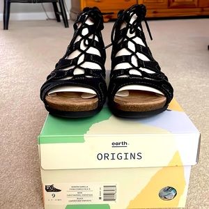 Earth Origins Kendra Kamilla sandals size 9;Black leather